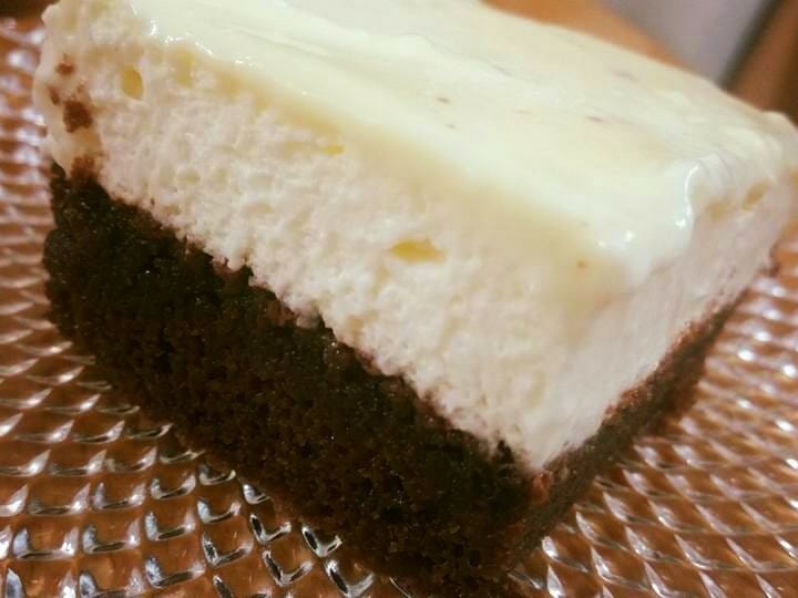 מפנקת לכל מועד: עוגת שכבות בציפוי שוקולד לבן מענג (מגרה בטירוףףף!)