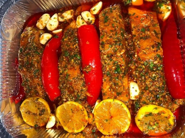 אוהבים חריף? דג סלמון אפוי בתנור במרינדה חריפה אש – נפלא לארוחת שישי!