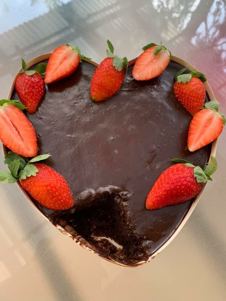 עוגת שוקולד חלומית הילה ליברטי תותים 2