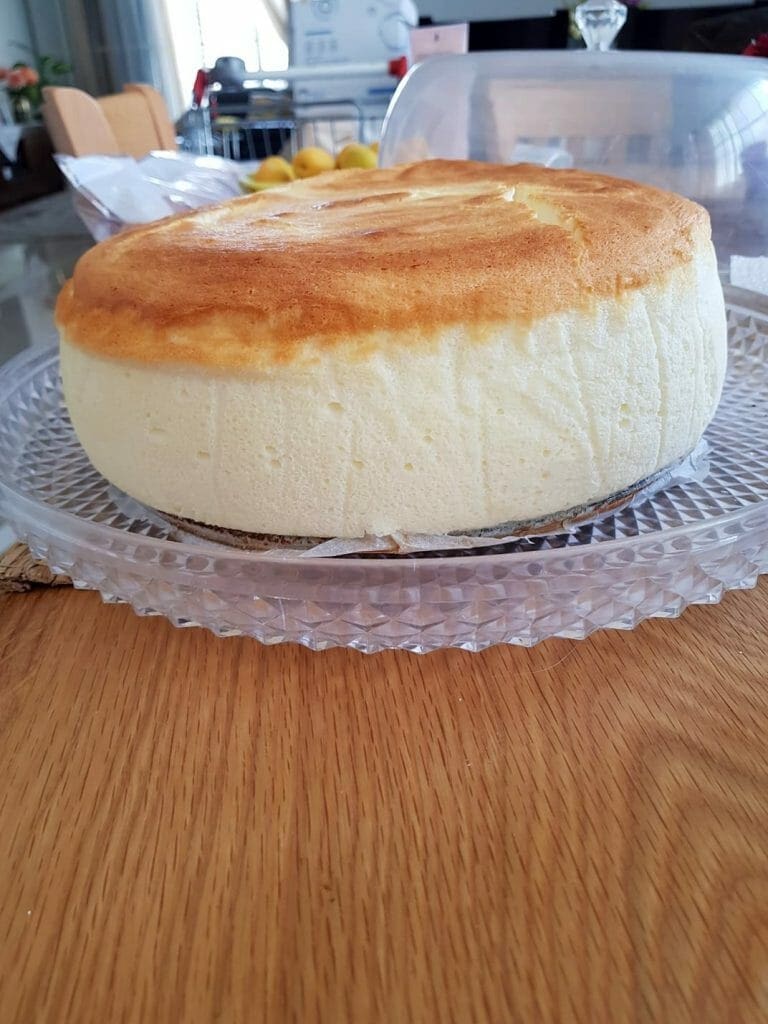 עוגת גבינה גבוהה לשבועות