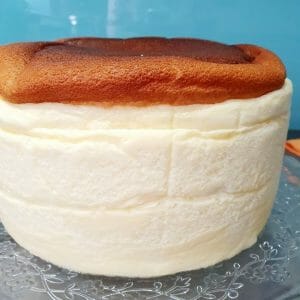 עוגת גבינה גבוהה לשבועות