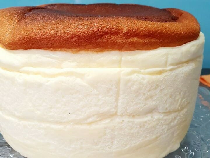 מתכון שמככב שנים: עוגת גבינה אפויה גבוהה ללא קמח וללא תבנית מים מיוחדת
