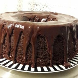 עוגת שוקולד פרווה עם שוקולית