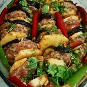קציצות בשר עם ירקות בתנור