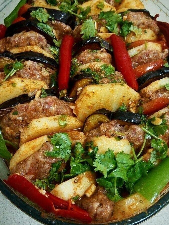 קציצות בשר עם ירקות בתנור