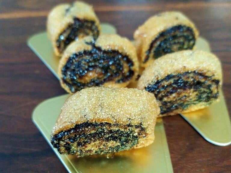 מקרוד אמיתי בשיא הקלות – עוגיות סולת משגעות במילוי תמרים טבולות בדבש