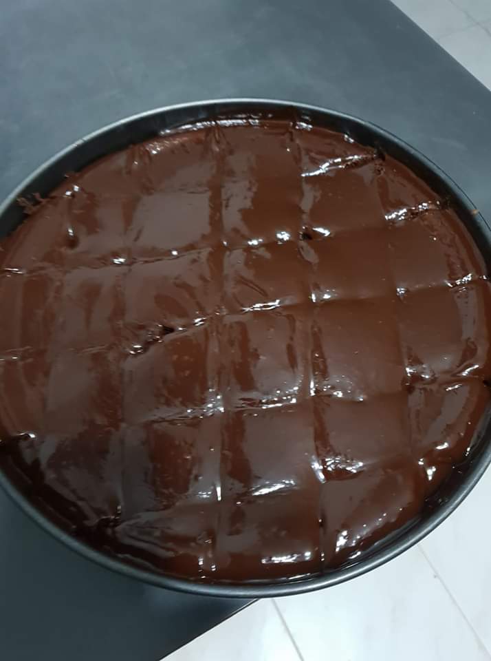 עוגת שוקולד עשויה כולה משוקולד