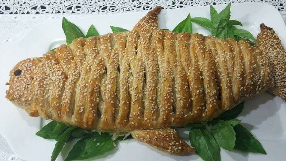 מאפה בצק עלים בשר בצורת דג לראש השנה