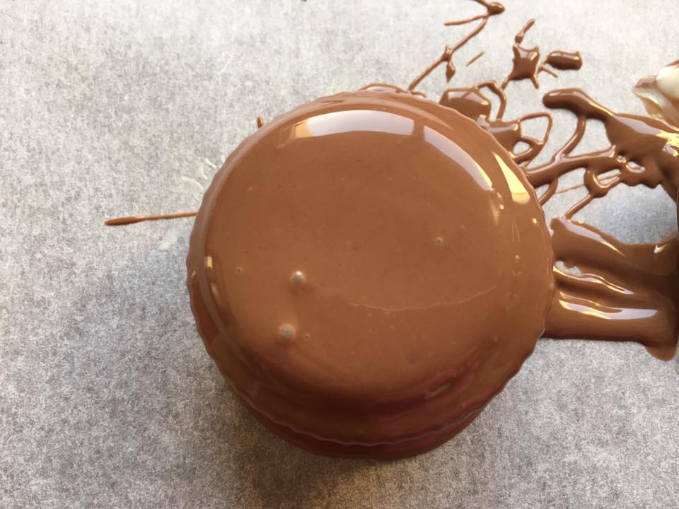 אוראו במילוי חמאת בוטנים מצופה שוקולד