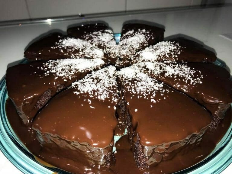 עוגה קלה כזו לא ראיתם: עוגת שוקולד מהירה עסיסית ונימוחה – ב 7 דקות הכנה!