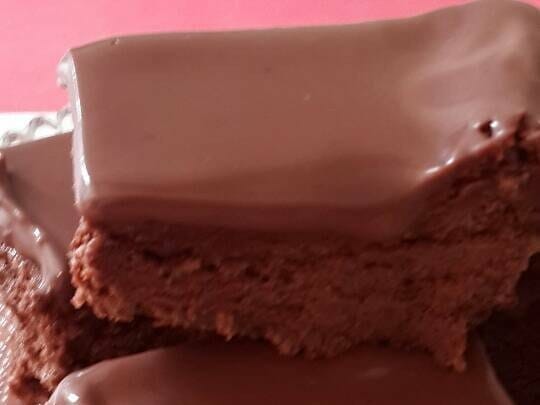 ללא גלוטן אבל לא מרגישים: עוגת שוקולד מטריפה (ללא קמח בכלל!)