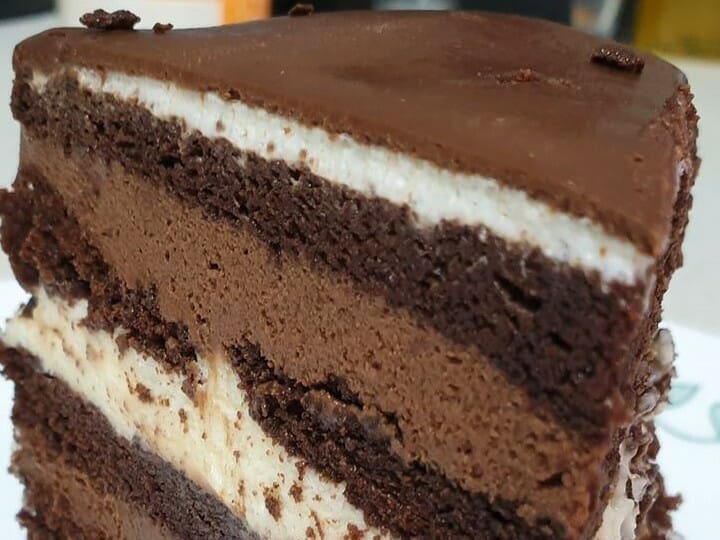 עוגת שוקולד שכבות עשירה ששווה כל ביס