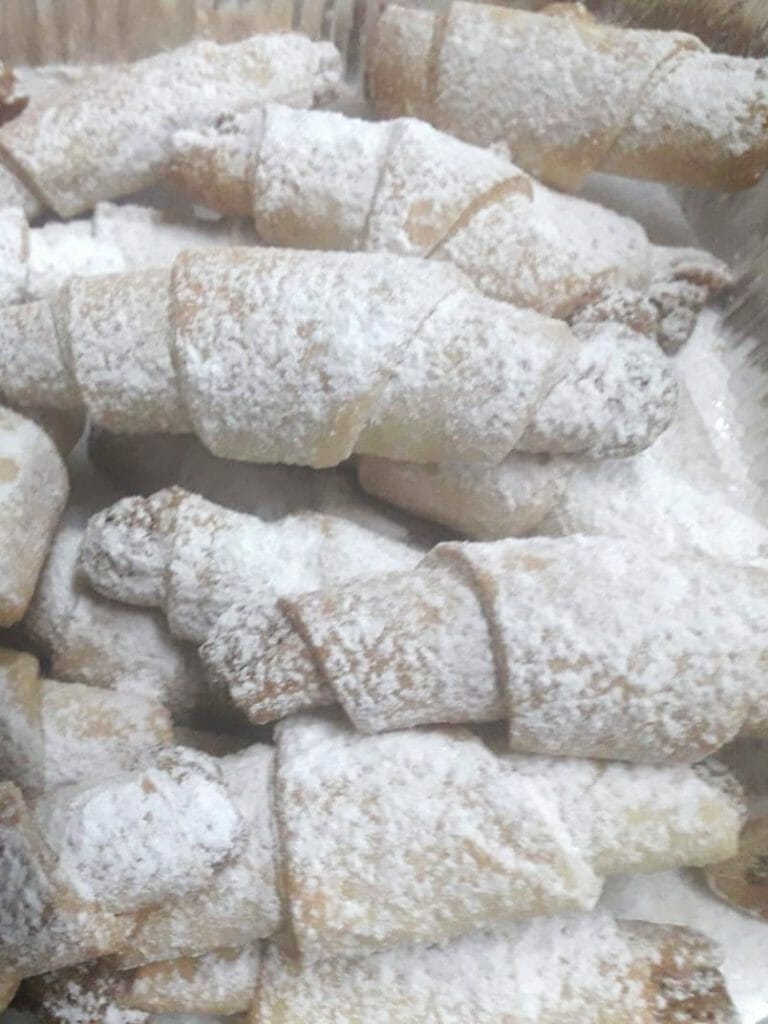עוגיות סיגר מבצק פריך במילוי אגוזים (פרווה)