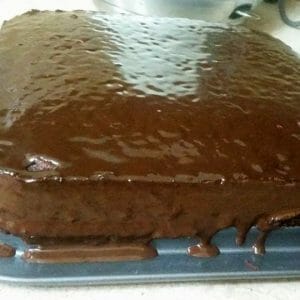 עוגת שוקולד גדולה רכה ועסיסית בקלי קלות