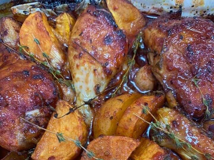 הכי טעים, הכי מהיר: עוף בתנור עם ירק ותפוחי אדמה ב-5 דקות (+ סרטון הכנה!)