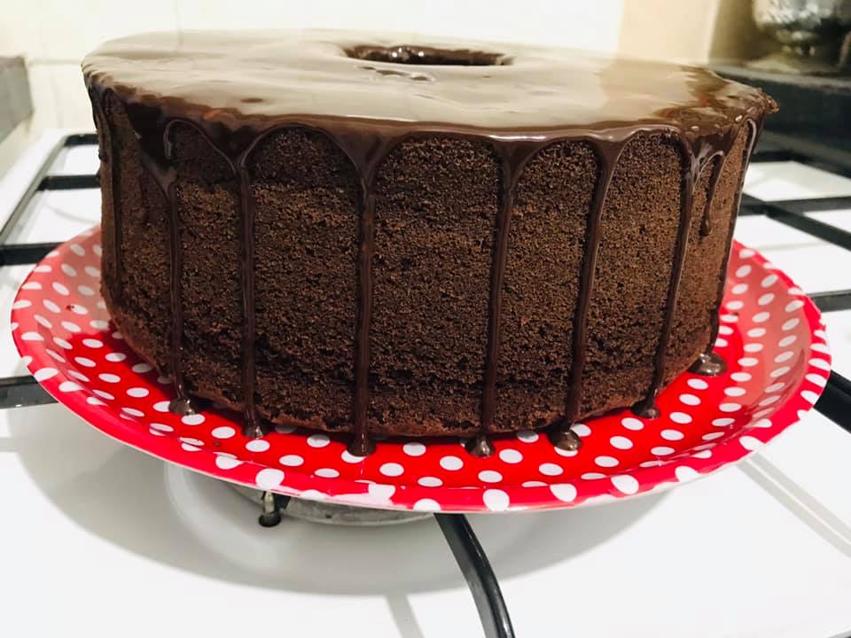 עוגת שוקולד גבוהה ורכה