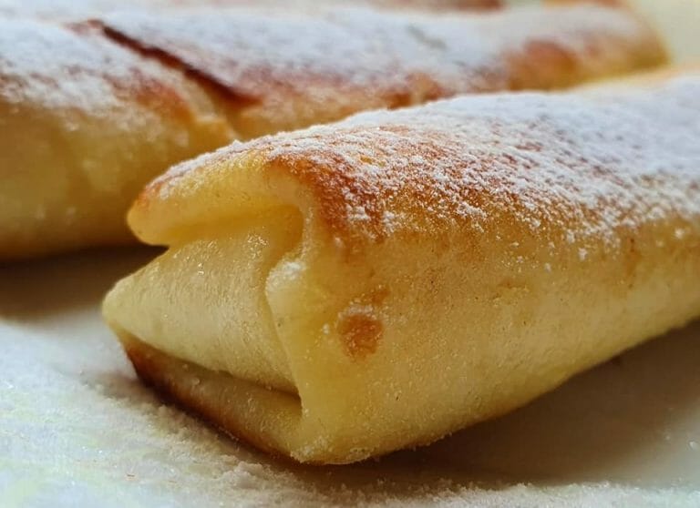 חובה בחג: בלינצ'ס גבינה חלבי מנצח עם תפוחים וצימוקים לשבועות!