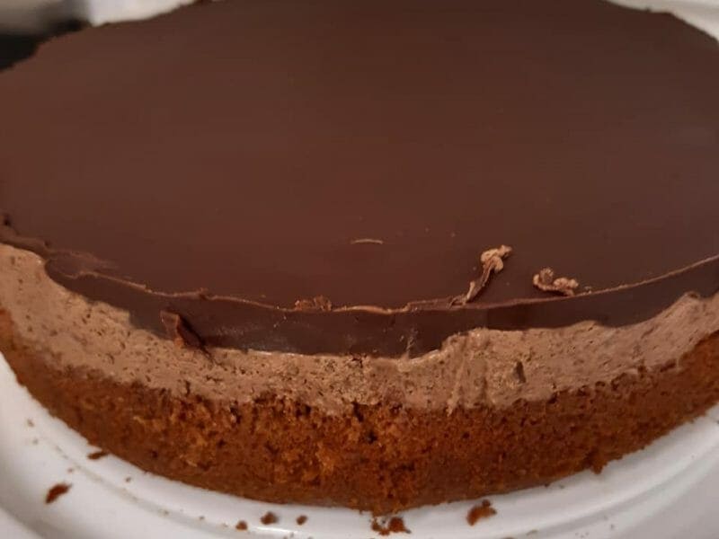 עוגת שוקולד שכבות עם קרם 