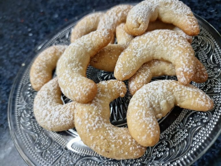 מחדשים מלאי עוגיות לקפה: עוגיות שקדים וחמאה ממכרות (מושלם גם פרווה!)