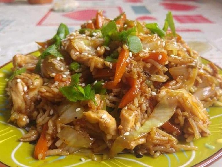 ברוכים הבאים לתאילנד: חזה עוף מוקפץ עם אורז שיקפיץ לכם את  הארוחה!