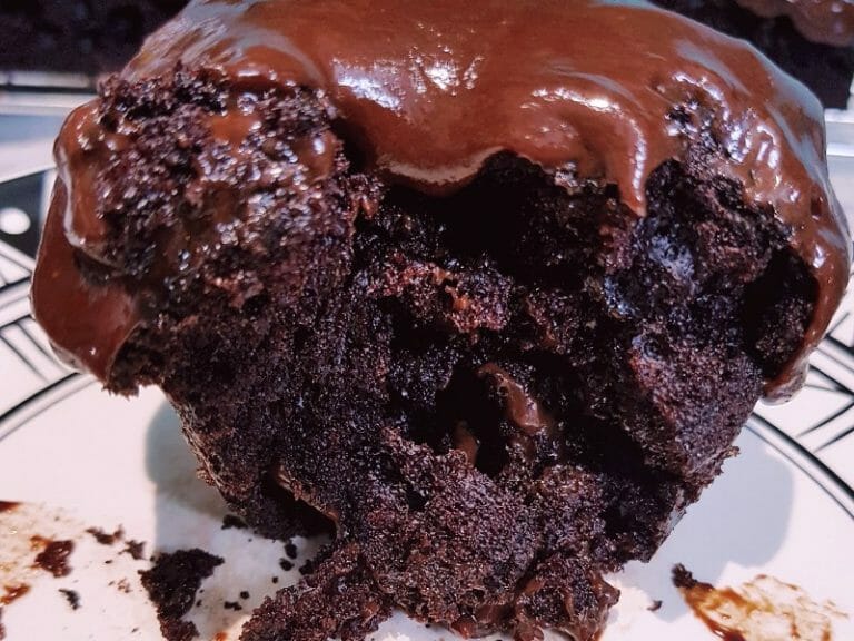 הגיע הזמן להפתיע: עוגת שוקולד ללא גלוטן רכה ומעלפת (וגם בלי קמח!)