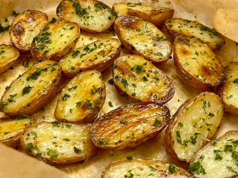 אמאל'ה, אבאל'ה וסבתאל'ה: תפוחי אדמה בתנור שלא תפסיקו להכין (והם לא יפסיקו לאכול!)