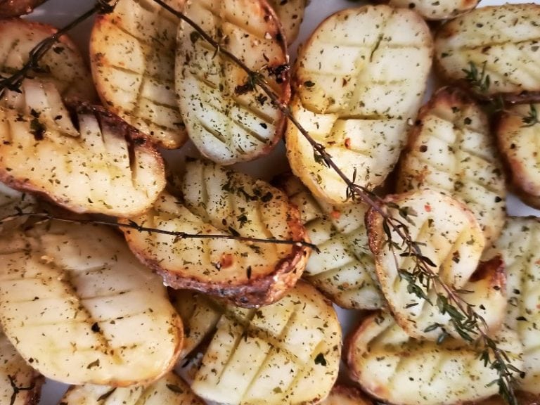 הכי טעים שתכינו: תפוחי אדמה קטנים בתנור (נימוחים ומנחמים ופשוט מעולים!)