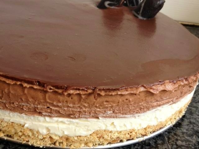 מושלמת לכל הימים: עוגת טריקולד קלה במרקם חלומי וטעם עשיר (ללא אפייה!)