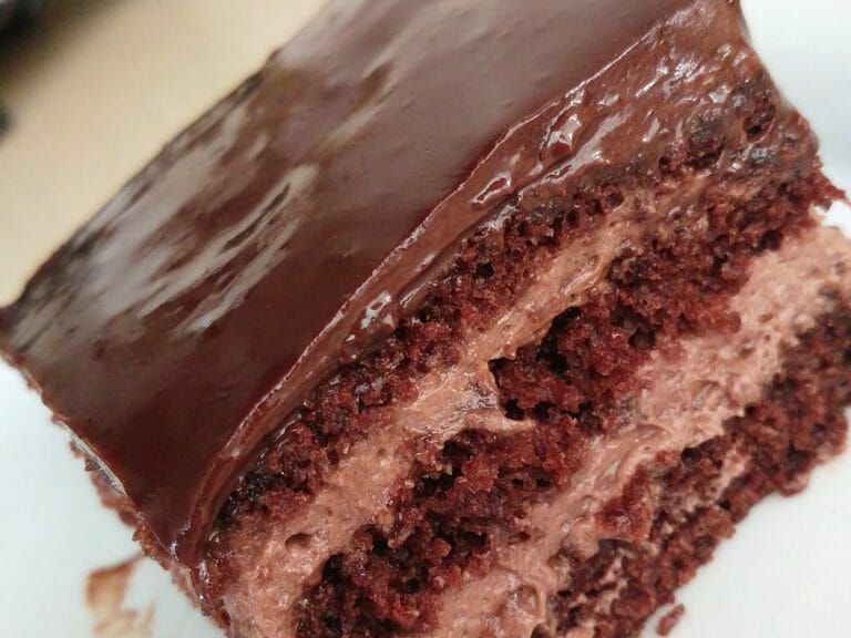 להתעלף ממבט ראשון: מתכון עוגת שכבות שוקולד ונוגט מפנקת ועשירה (נמסה בפה!)