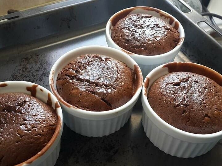 לא תפסיקו להכין! סופלה שוקולד ב-9 דקות בתנור (במיוחד למכורי השוקולד!)