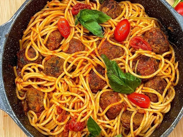 ה-מנה של הנחמות: ספגטי עם קציצות (אין מושלם ממנה לארוחה משפחתית מלאה ומשביעה)